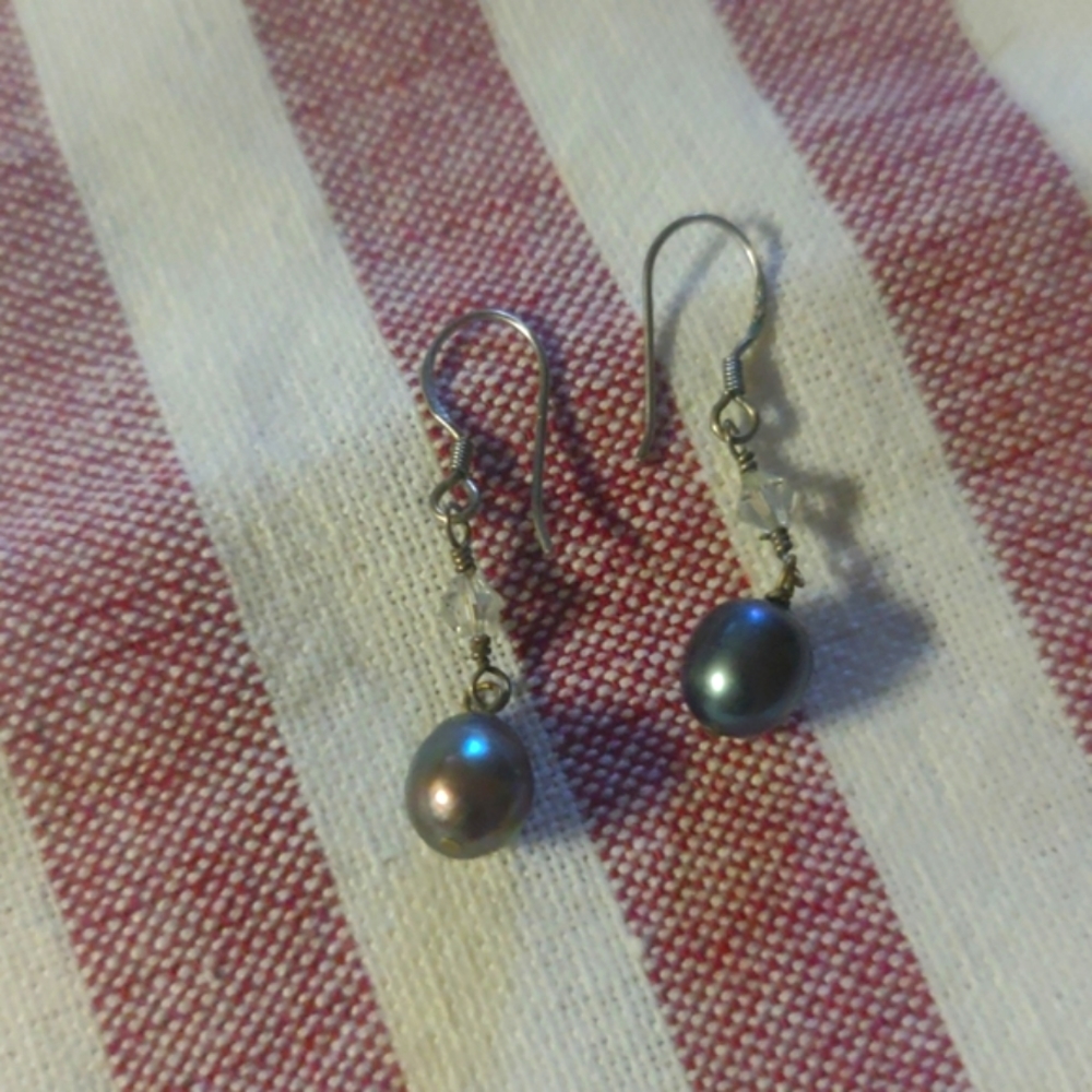 Dangling Gray Metallic freshwater pearl earrings